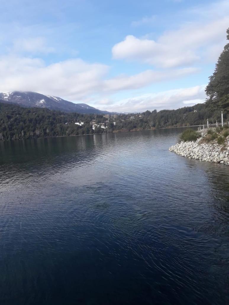 Casa Familiar Zarza Mora Lejlighed San Carlos de Bariloche Eksteriør billede